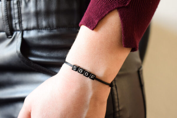 Armband satijnkoord met letters - Afbeelding 2